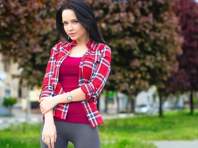 Брюнетка Ангелина Петрова