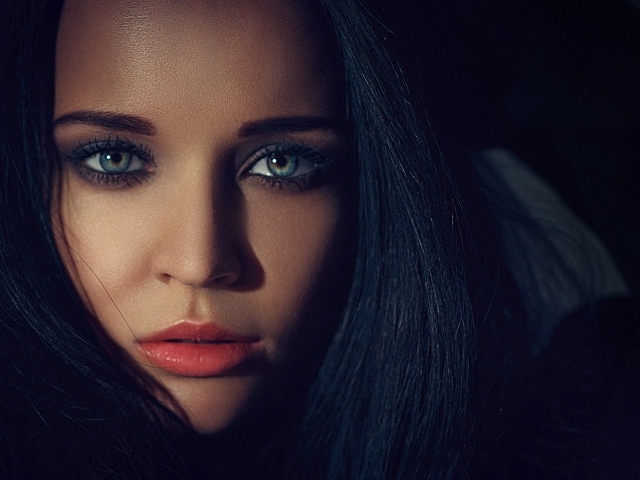 Модель брюнетка Ангелина Петрова