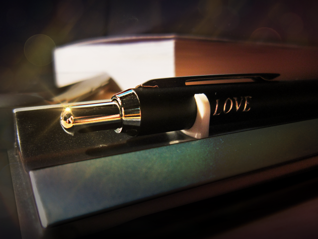 Гравировка на ручке слово Любовь