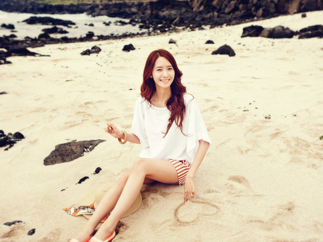 Солистка Girls’ Generation Юонна на пляже