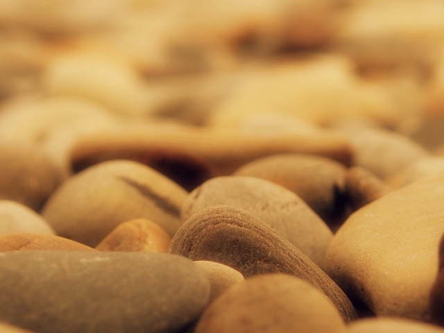 Гладкие коричневые камни