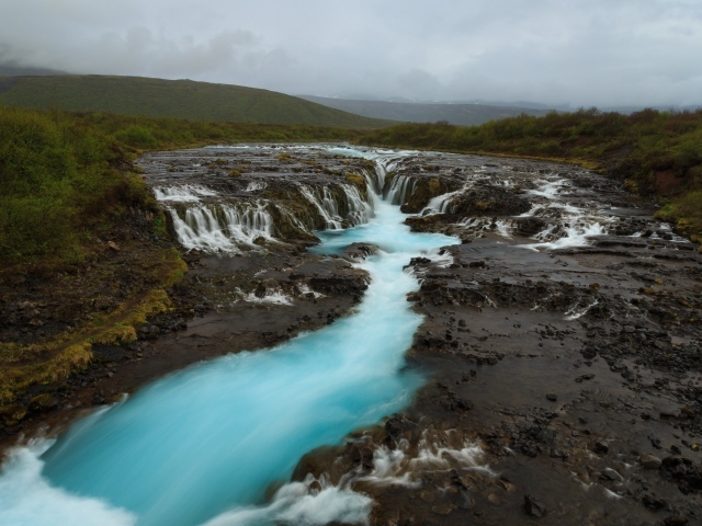 Водопад и голубая река