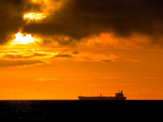 Большой корабль на горизонте