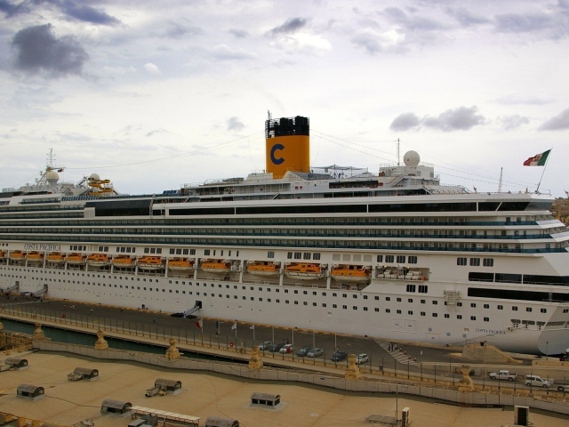 Итальянский корабль Коста Пасифика