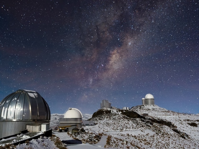 Обсерватория в горах для изучения звезд