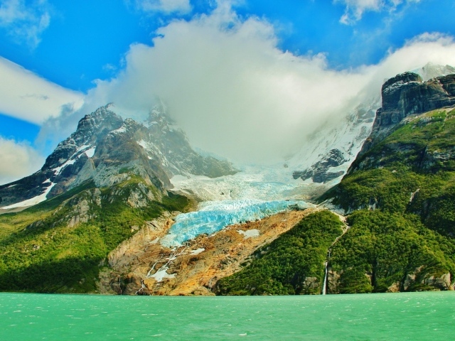 Озеро в горах в Чили