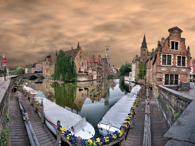 Панорама набережной в Брюгге, Бельгия