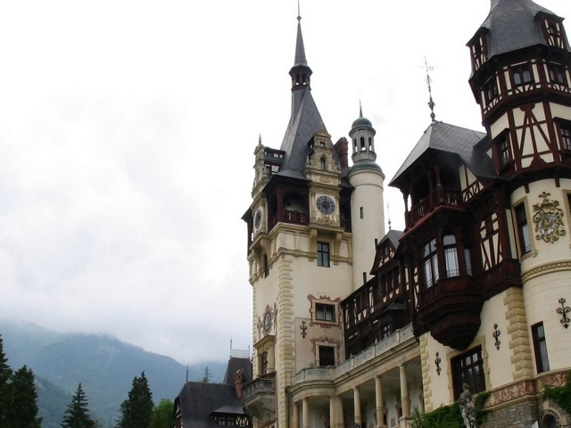 Замок Пелес в Румынии