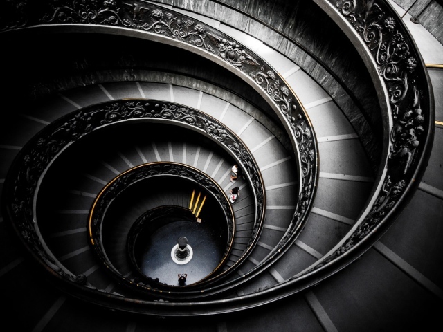 Фото круговой лестницы в Ватикане
