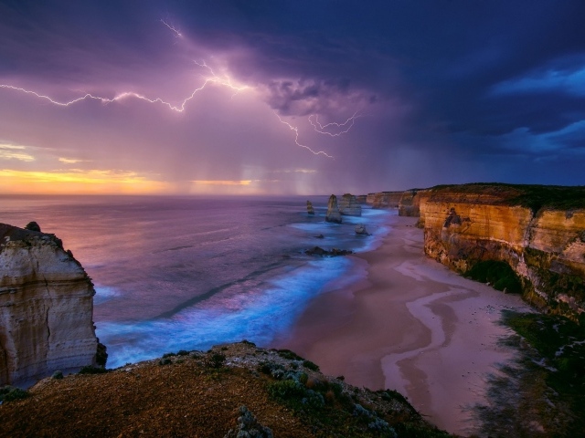 Гроза над морем в Австралии
