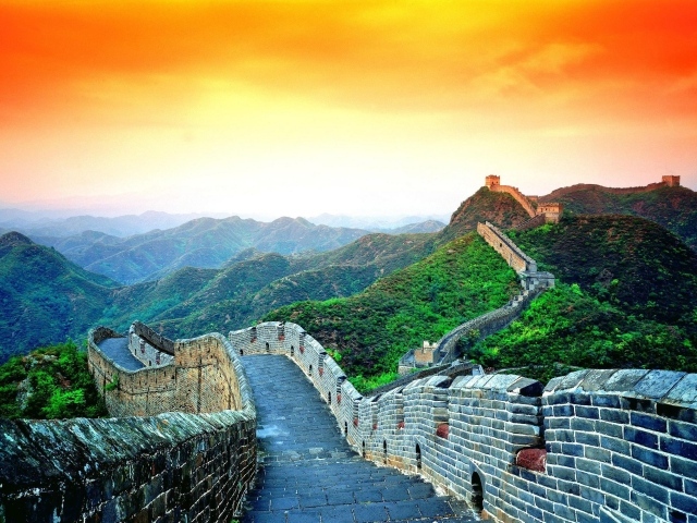 Красочное небо над Китайской стеной