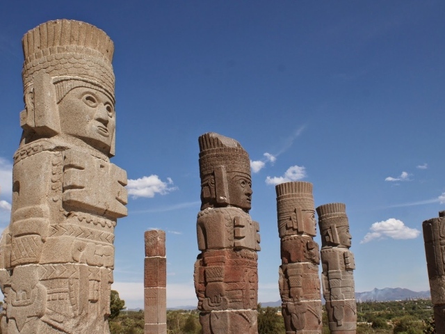 Индейские статуи в Мексике