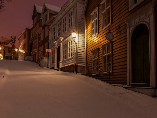 Ночная зимняя улица в Норвегии