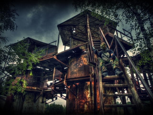 Сталкер на руинах в Польше