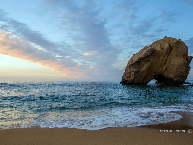 Камень у побережья, Португалия