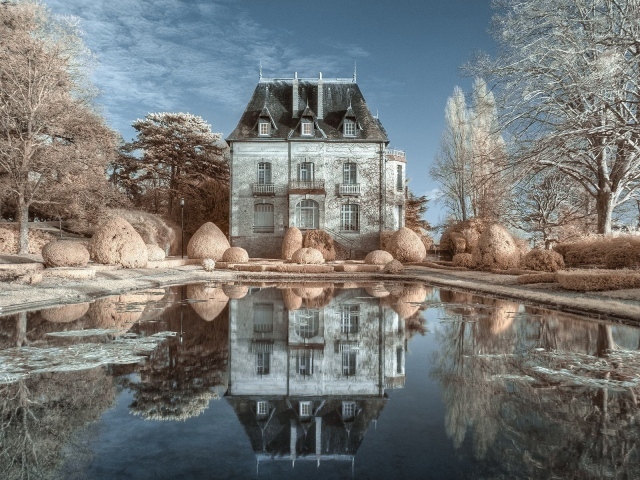 Сказочный замок зимой