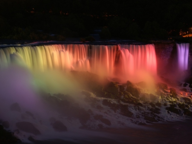 Подсветка зимнего Ниагарского водопада