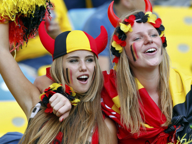 Девушки болеют за Бельгию на чемпионате