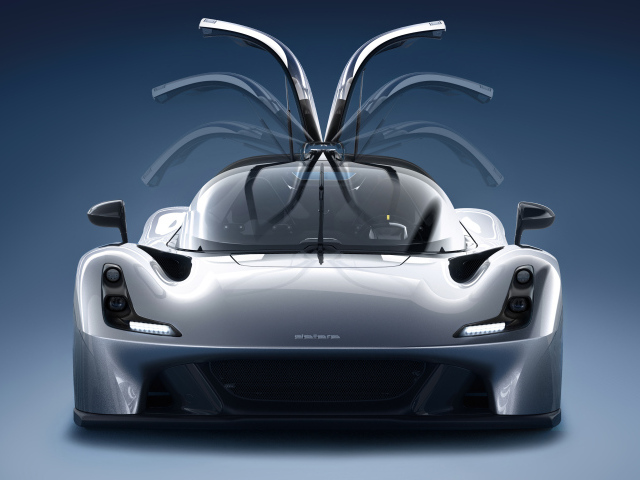 Серебристый автомобиль Dallara Stradale вид спереди