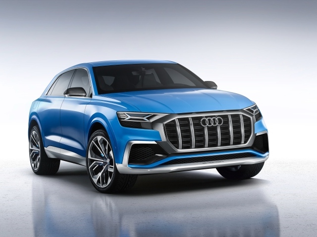 Синий кроссовер  Audi Q8 2018 
