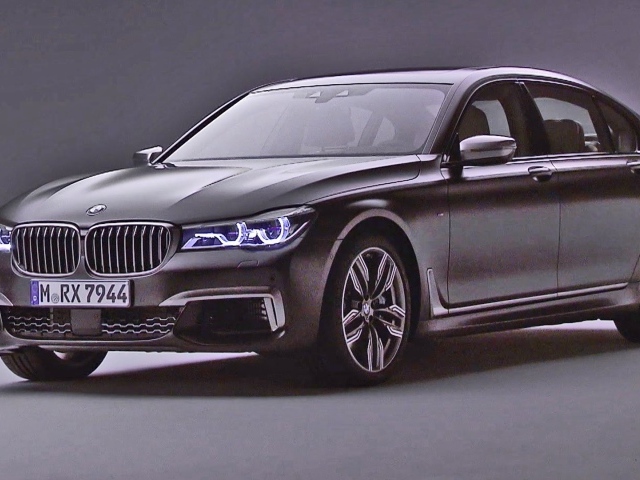 Автомобиль BMW M760Li xDrive 2017 года выпуска