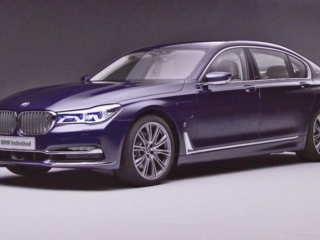 Фиолетовый BMW Individual 7 модель 2017 года