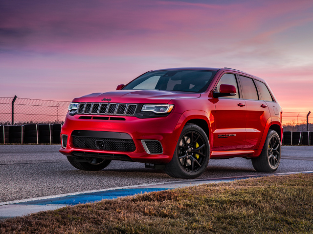 Красный автомобиль  Jeep Grand Cherokee Trackhawk, 2018 
