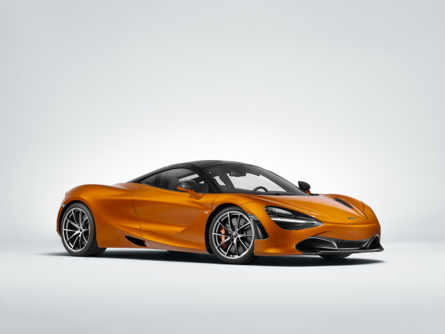 Спортивный автомобиль McLaren 720S Coupe 
