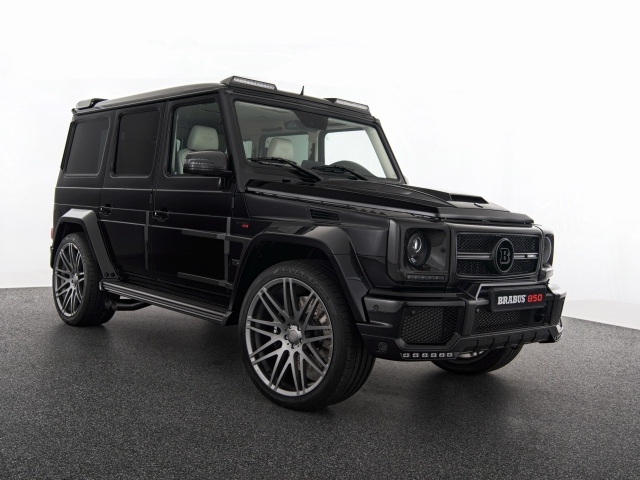 Черный автомобиль Mercedes-Benz G-класс W463 на белом фоне