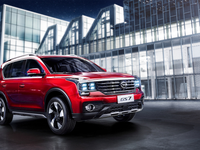 Красный автомобиль Trumpchi GS7