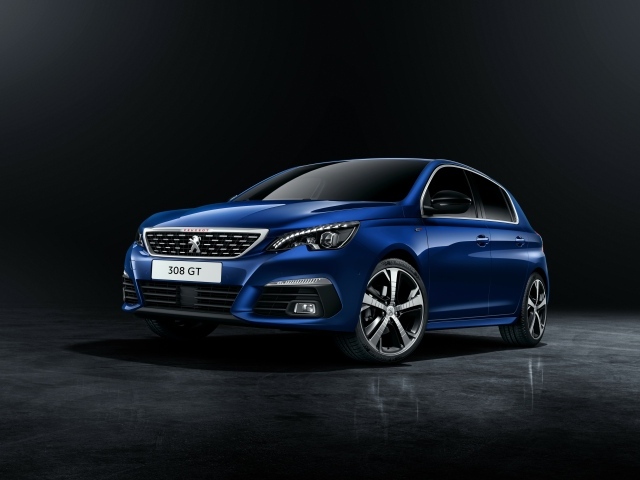 Автомобиль Peugeot 308 синего цвета
