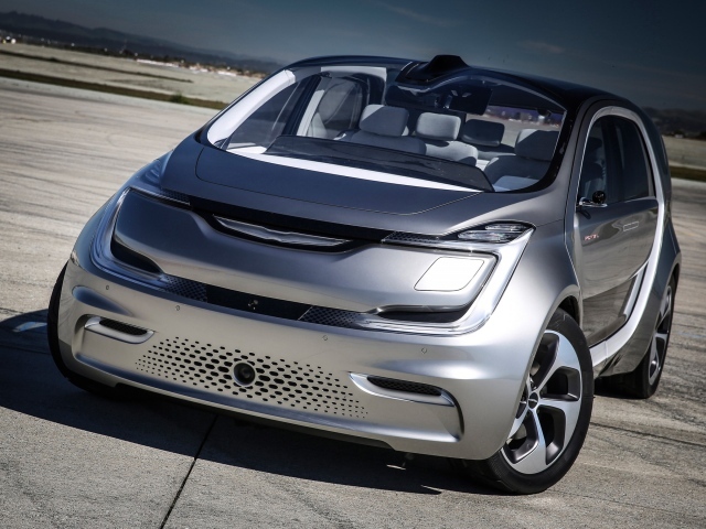 Серебристый минивэн Chrysler Portal Concept, 2017