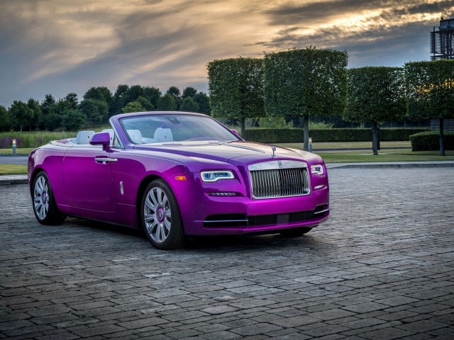Автомобиль кабриолет Rolls Royce Dawn in Fuxia, 2018