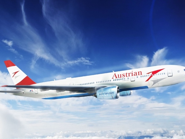 Embraer 195 авиакомпании Austrian Airlines на фоне неба