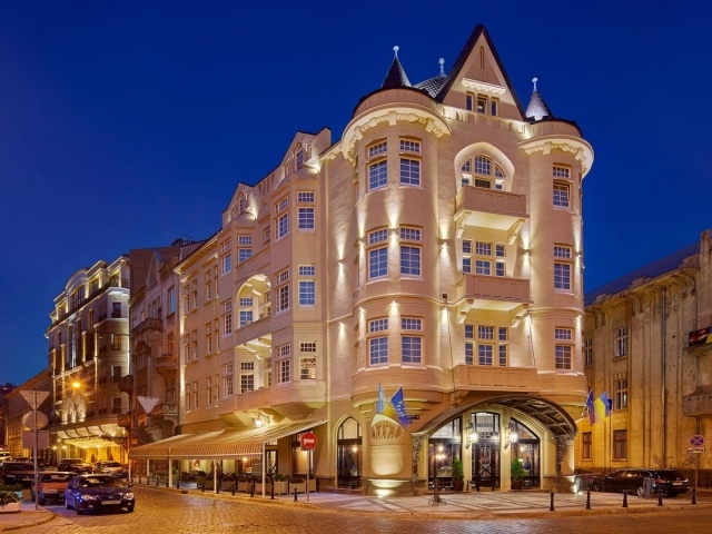 Красивый отель Атлас Делюкс в центре Львова 