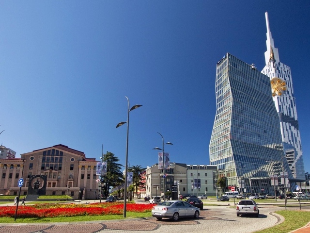 Красивые высотные здания город Батуми 