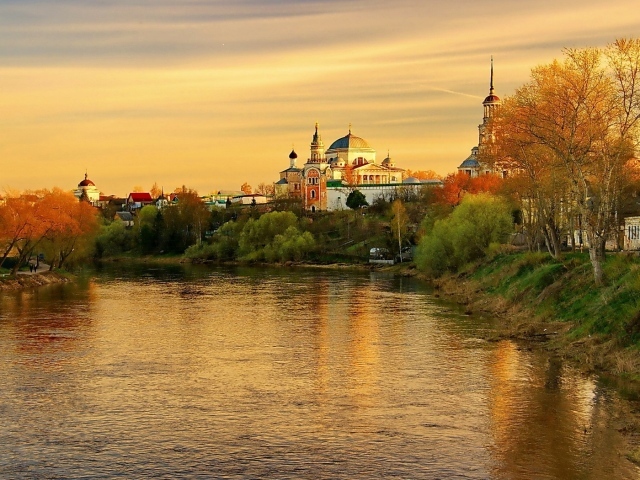 Закат над рекой, город Торжок. Тверская область Россия 