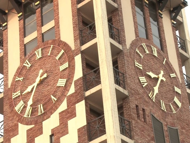 Часы на высотном здании Батуми 