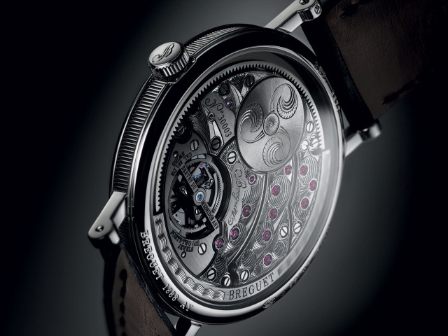 Стильные часы Breguet на черном фоне 