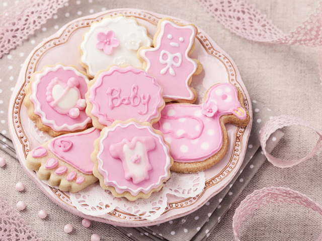 Красивое  праздничное печенье с розовой глазурью  
