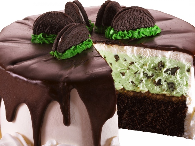 Аппетитный торт с суфле, шоколадом и печеньем Орео