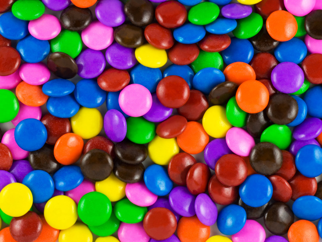 Разноцветные маленькие конфеты 