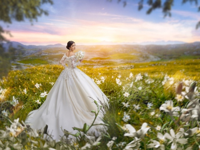 Красивая девушка невеста в белом платье в поле с белыми цветами 