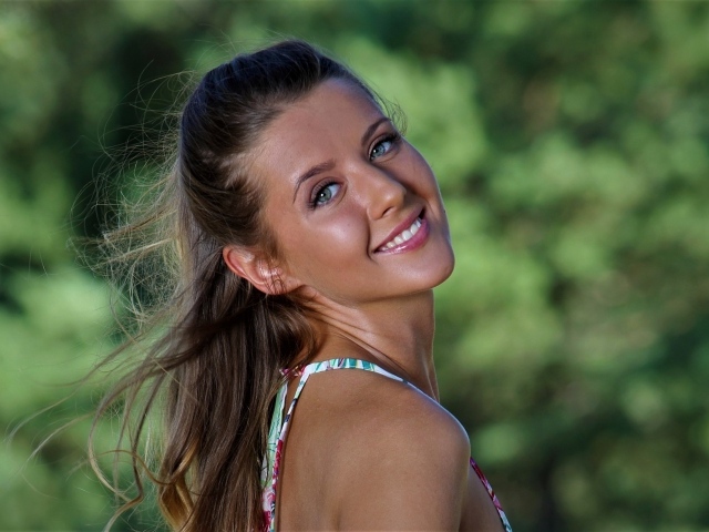 Красивая улыбающаяся девушка модель Sybil A