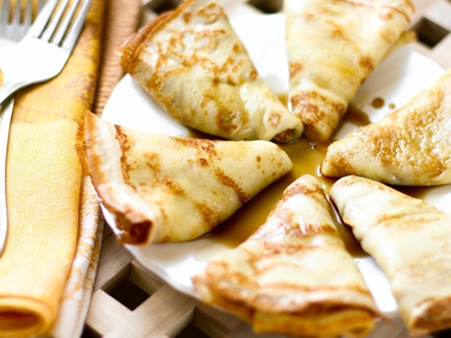 Аппетитные блины с медом на Масленицу 