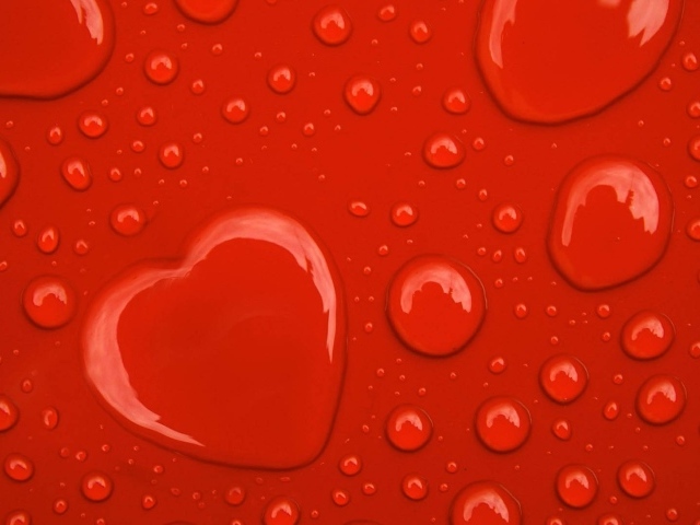 Капля воды в форме сердца 