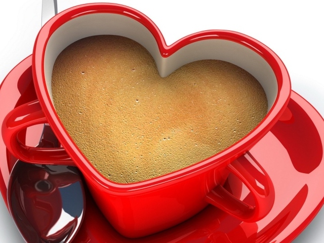 Красная кружка в форме сердца 