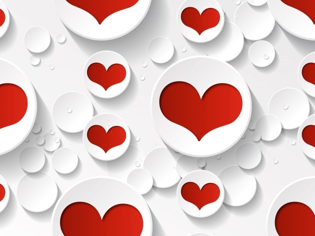 Белые шары с красными сердцами 