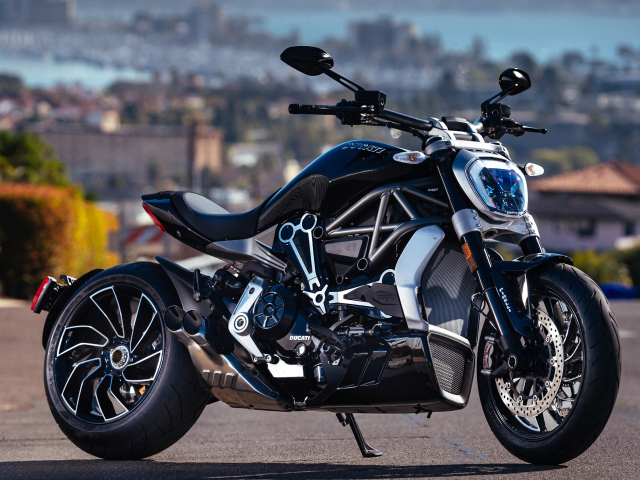 Мотоцикл Ducati  XDiavel S вид сбоку