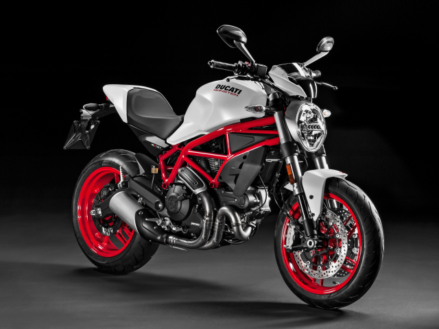 Стильный гоночный мотоцикл Ducati Monster 797 Plus, 2017
